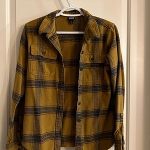 Patagonia long sleeved flannel shirt size S.